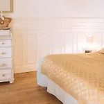 Luxurious 4 Bedroom Apartment Next To The Eiffel Tower