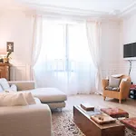 Luxurious 4 Bedroom Apartment Next To The Eiffel Tower
