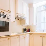 Luxurious 4 Bedroom Apartment Next To The Eiffel Tower