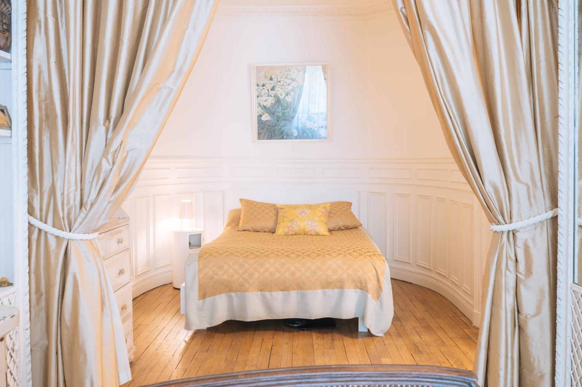 Luxurious 4 Bedroom Next To The Eiffel Tower Appartement Parijs