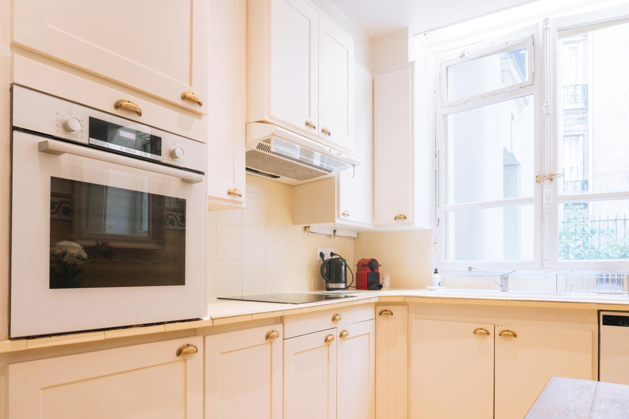 Luxurious 4 Bedroom Next To The Eiffel Tower
