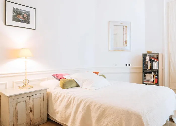 Luxurious 4 Bedroom Apartment Next To The Eiffel Tower